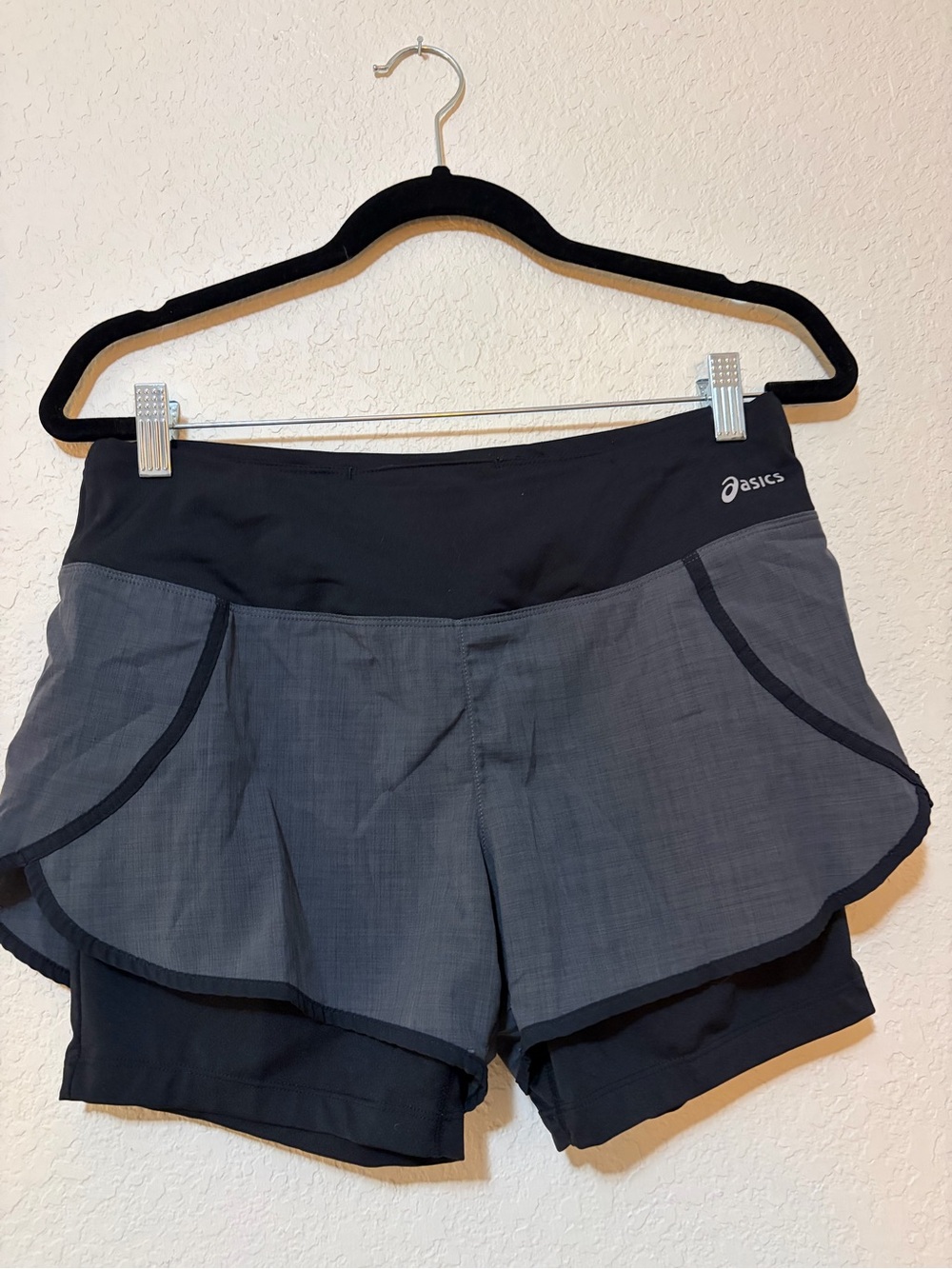 ASICS Women's Black & Gray Running Shorts